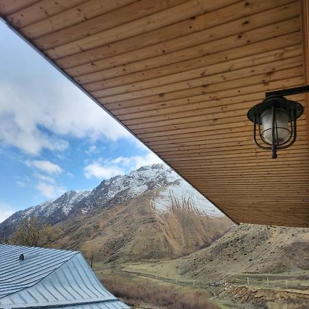 Moon Night Hotel Kazbegi Ngoại thất bức ảnh